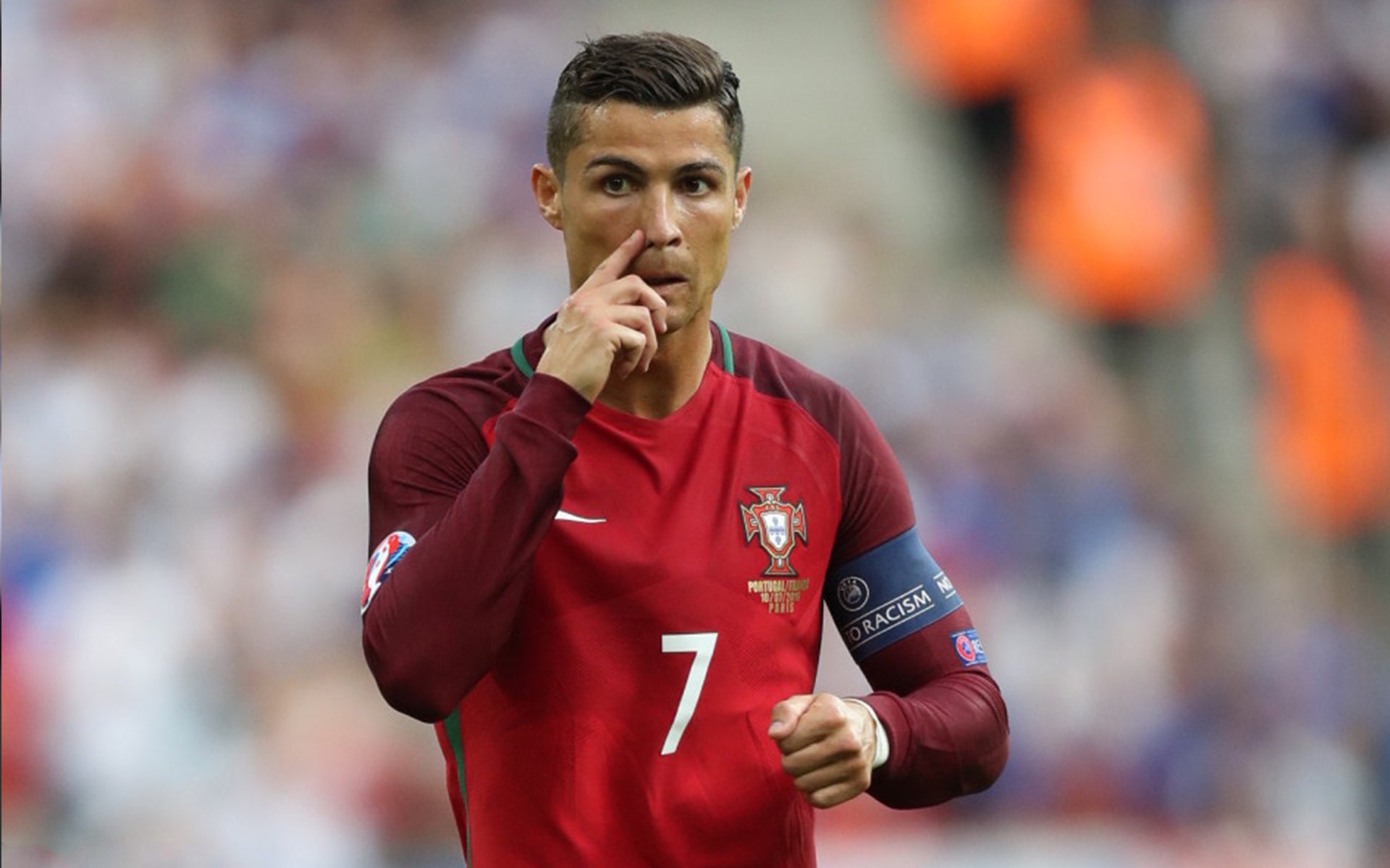 莱万多夫斯基遭遇十五持续失利,湖人教练压力巨大!赢得满堂喝彩